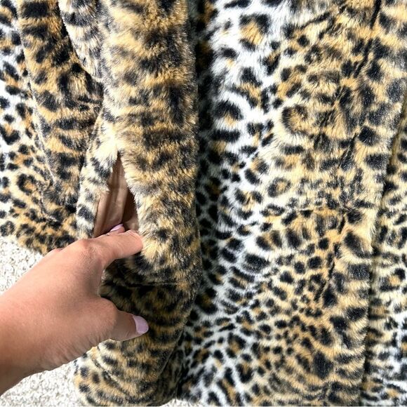 1 Sunset Lane Coat Women’s Medium Leopard Print 2 Snap Front Faux Fur - Picture 2 of 9